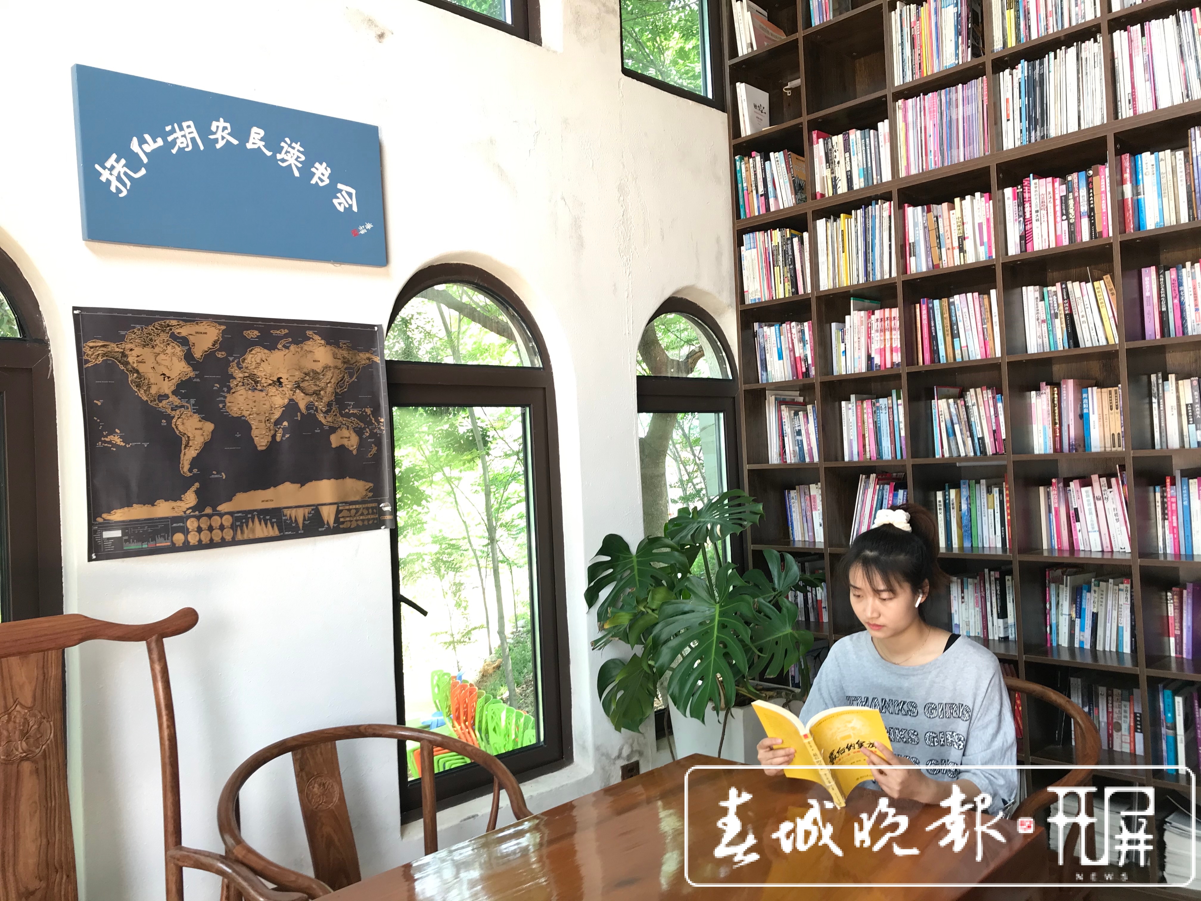 抚仙湖畔藏着个书店，只想到里面“虚度时光” 春城晚报-开屏新闻记者 闵楠 秦蒙琳 李春丽 马楠 蒋琼波 崔敏 摄影报道