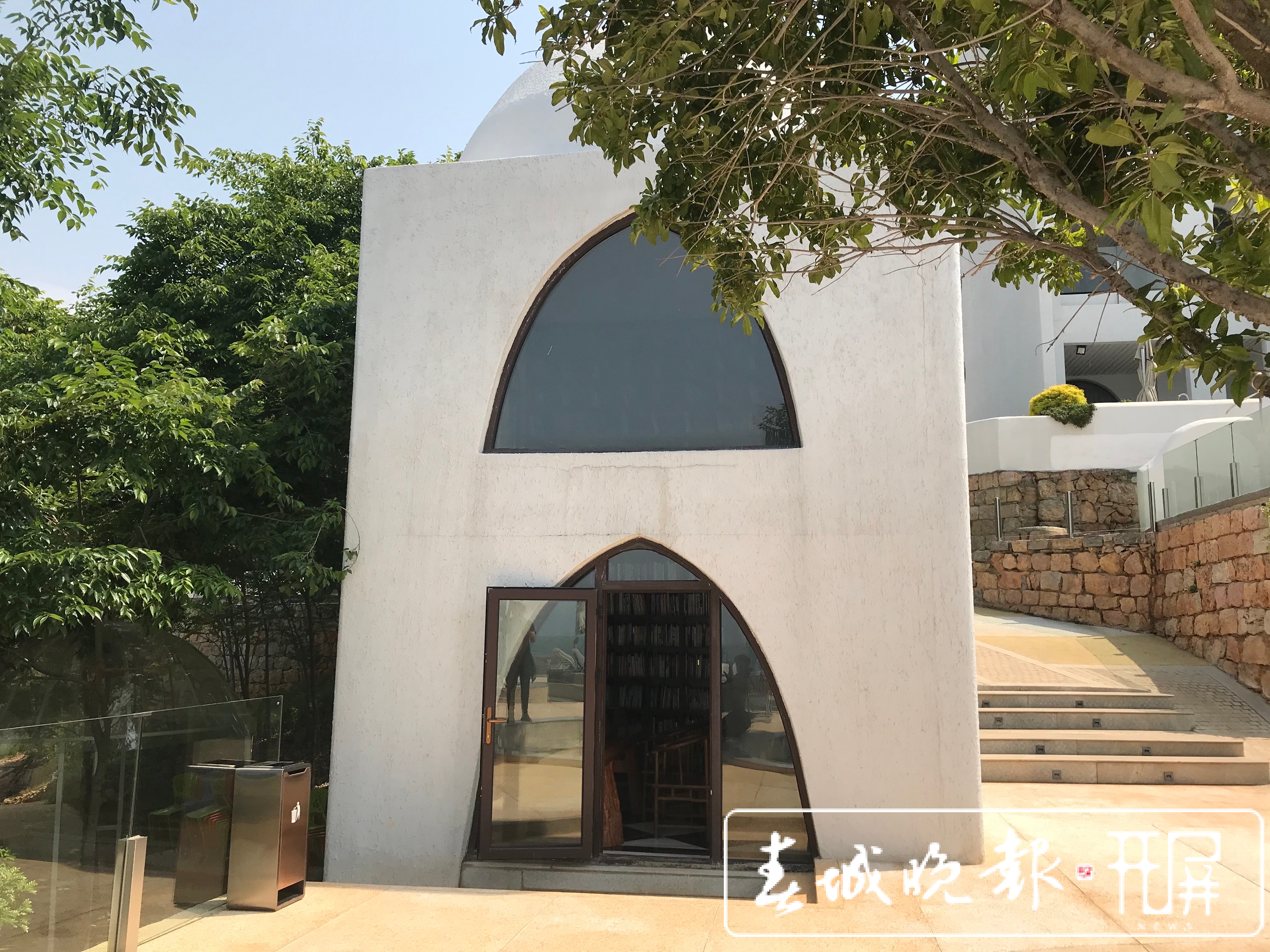 抚仙湖畔藏着个书店，只想到里面“虚度时光” 春城晚报-开屏新闻记者 闵楠 秦蒙琳 李春丽 马楠 蒋琼波 崔敏 摄影报道