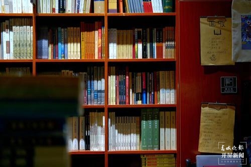 昆明东方书店(春城晚报-开屏新闻记者 闵楠 摄)