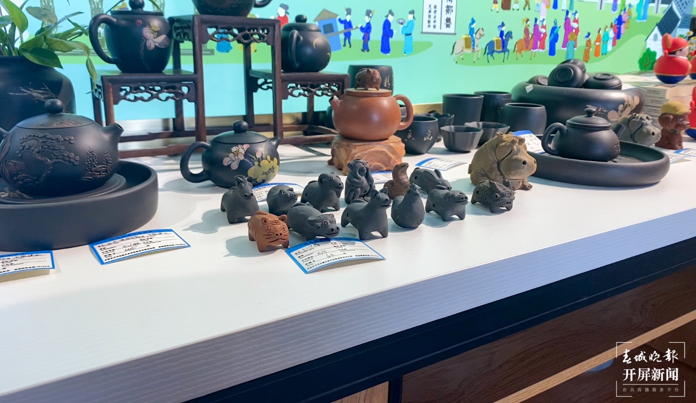 朝阳楼内的文创产品-刘畅 摄.jpg