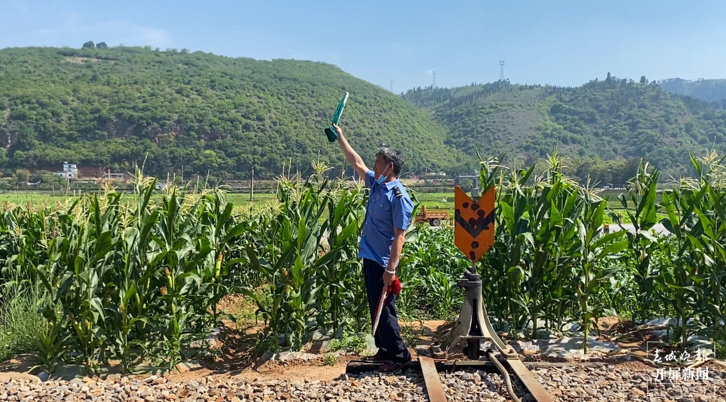 虎车站在指挥-刘畅 摄.jpg