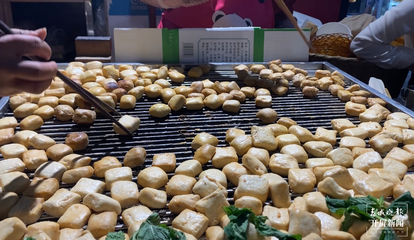建水西门烧豆腐-刘畅 摄.jpg