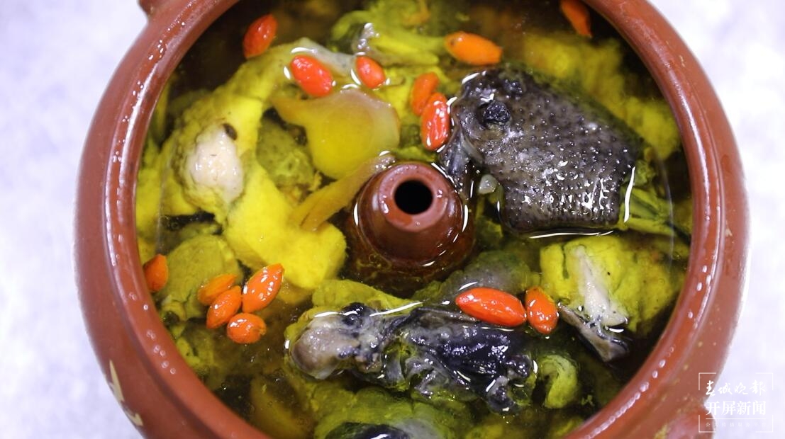 制作好的汽锅鸡-刘畅 摄.jpg