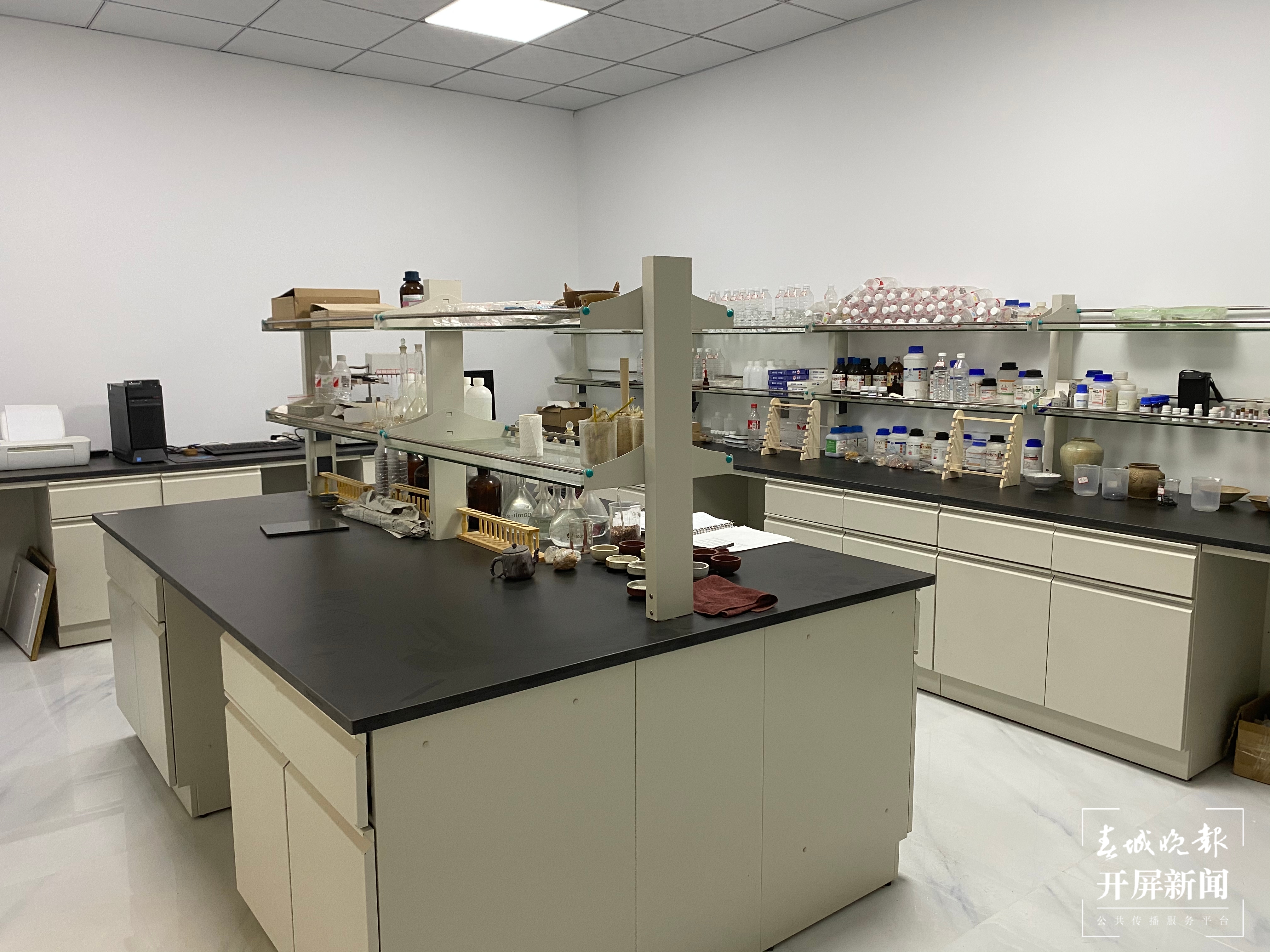 肖春魁的实验室-刘畅 摄.jpg