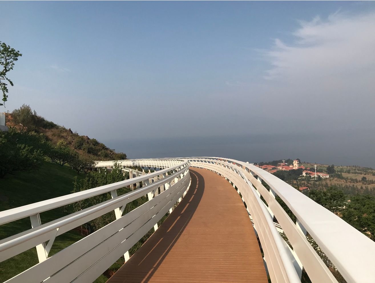 【五一开屏带你游】抚仙湖畔看大马戏、过立夏节、逛星光夜市 资料图