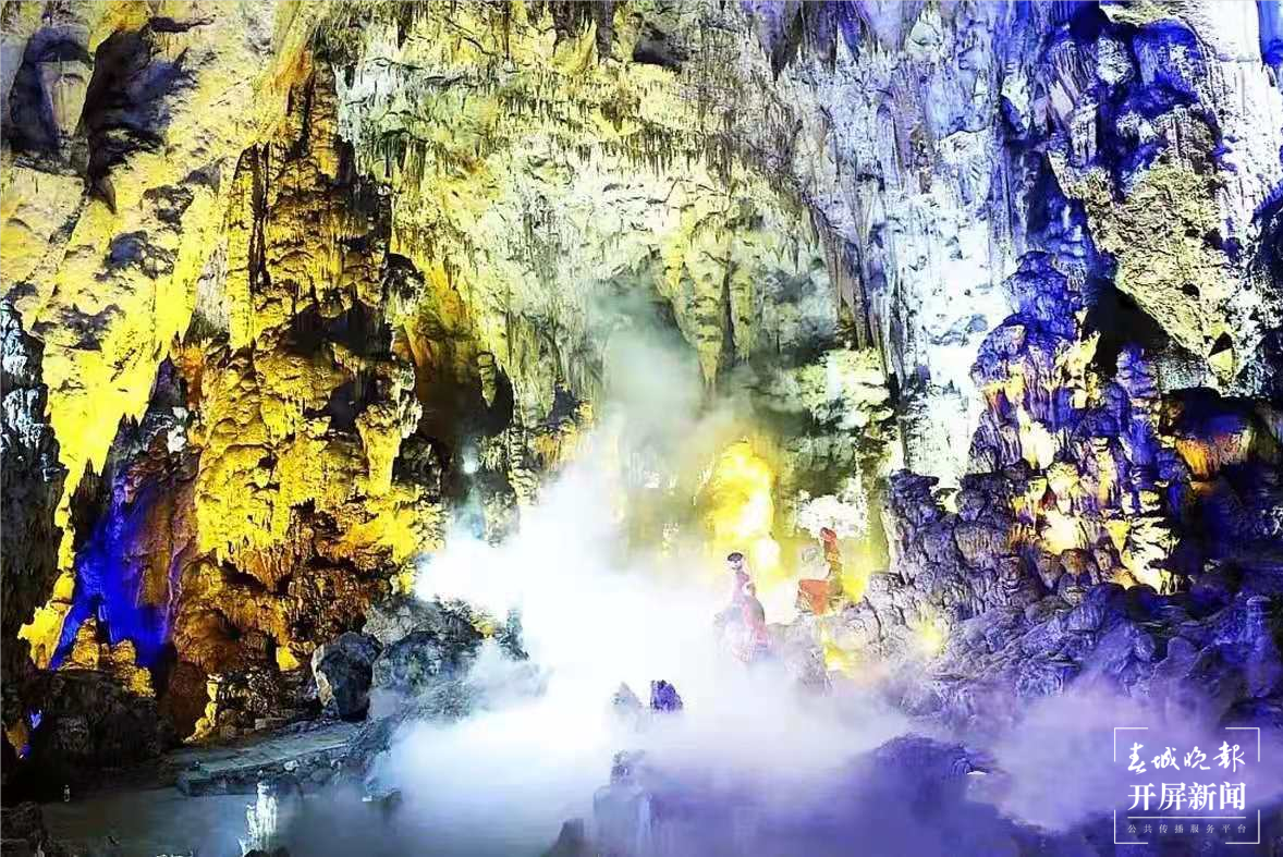 【五一开屏带你游】富源多乐原,月季“千娇百媚”等你来看 春城晚报-开屏新闻记者 蒋琼波 通讯员 山鑫 摄影报道