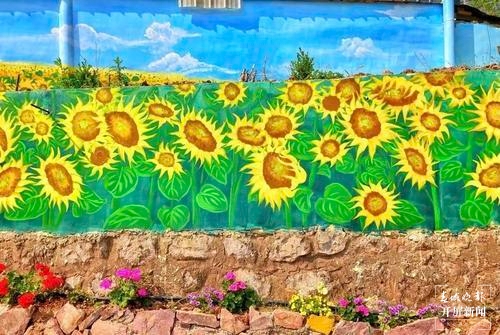 彩绘墙、万亩樱桃、赶乡街子.......富民等你来（春城晚报-开屏新闻记者 张田睿 通讯员 吉旭 姚安林 摄）