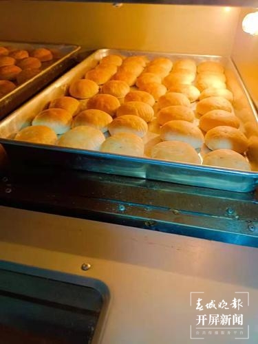 品古树茶、啃手抓鸡，腾冲团田野性之美等你解锁（春城晚报-开屏新闻记者 崔敏 通讯员 杨弘毅 摄）