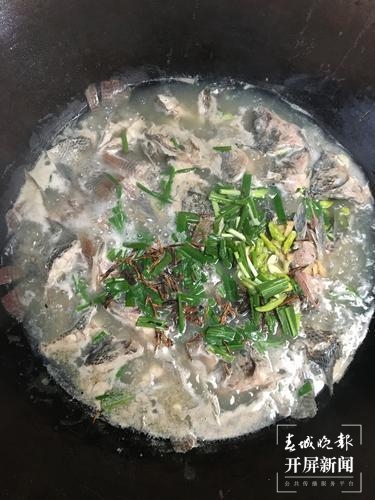 品古树茶、啃手抓鸡，腾冲团田野性之美等你解锁（春城晚报-开屏新闻记者 崔敏 通讯员 杨弘毅 摄）