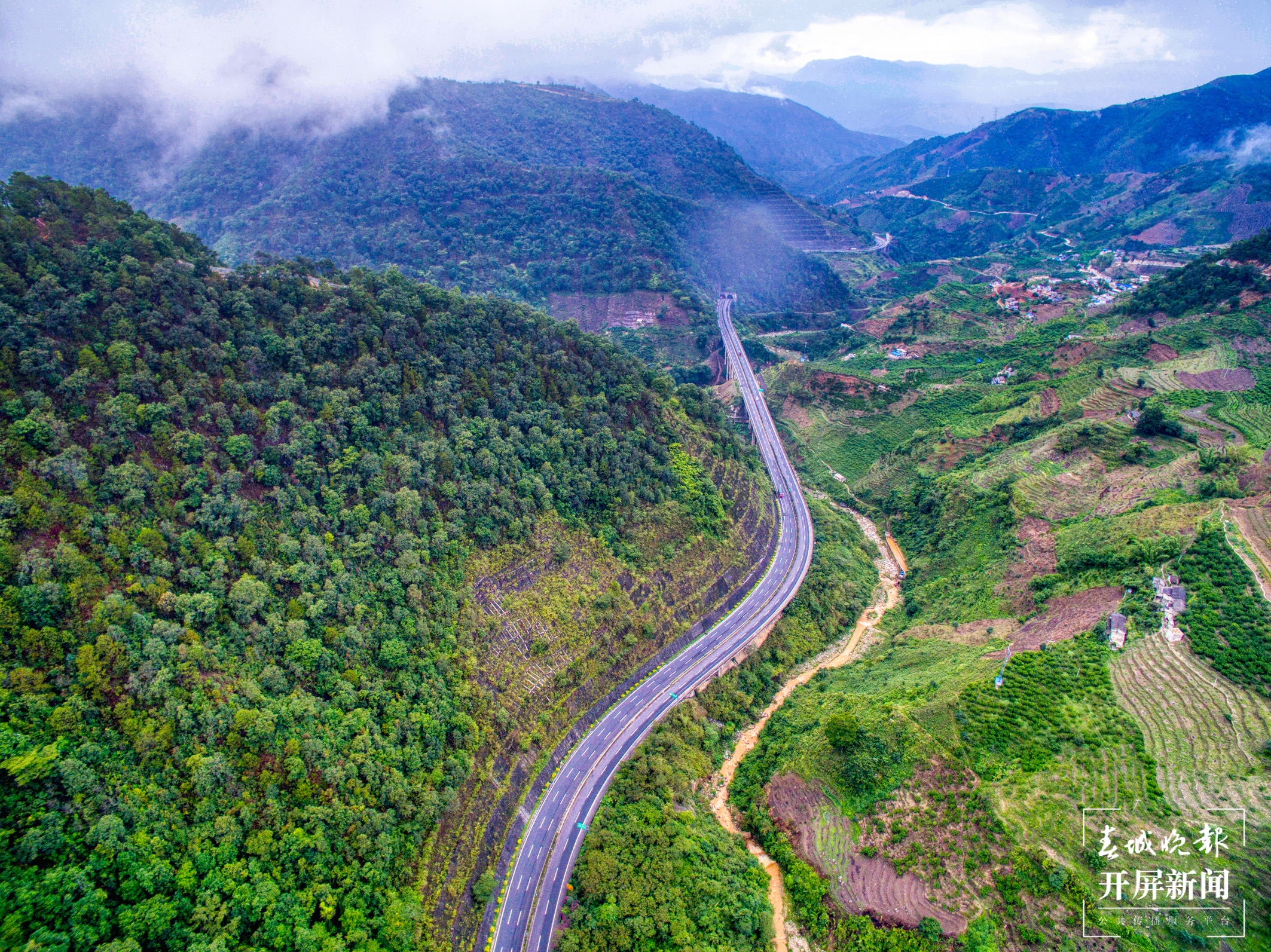 上卫生间刷新认知，环境优美像进公园……服务五一，云南交通部门这样做 春城晚报-开屏新闻记者 王磊 通讯员 武晟华 左滨洪 摄影报道