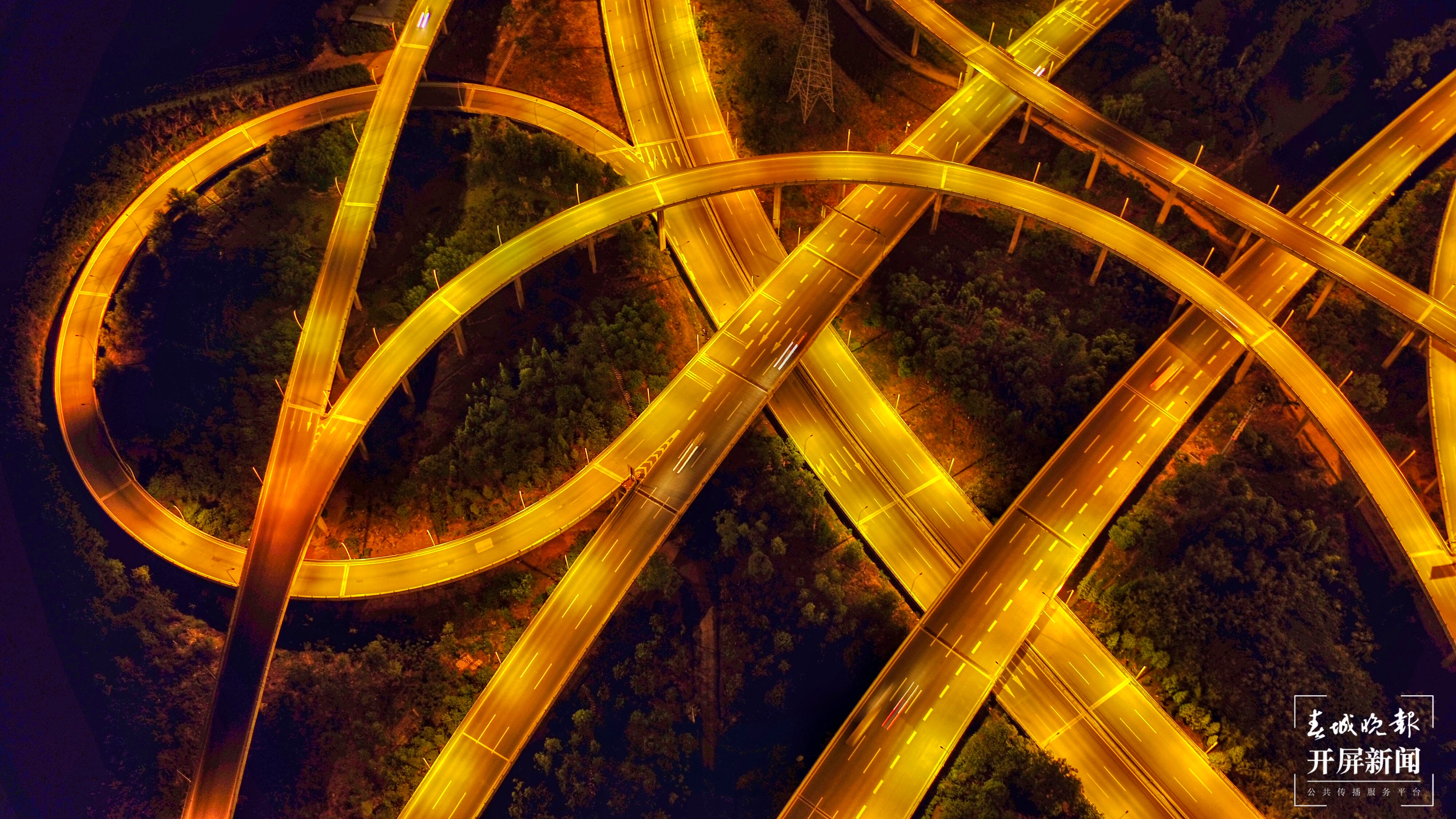 上卫生间刷新认知，环境优美像进公园……服务五一，云南交通部门这样做 春城晚报-开屏新闻记者 王磊 通讯员 武晟华 左滨洪 摄影报道