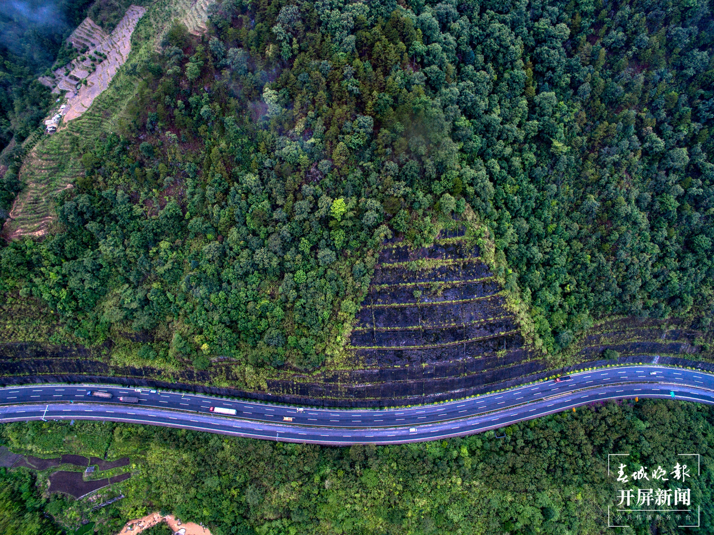 上卫生间刷新认知，环境优美像进公园……服务五一，云南交通部门这样做 春城晚报-开屏新闻记者 王磊 通讯员 武晟华 左滨洪 摄影报道