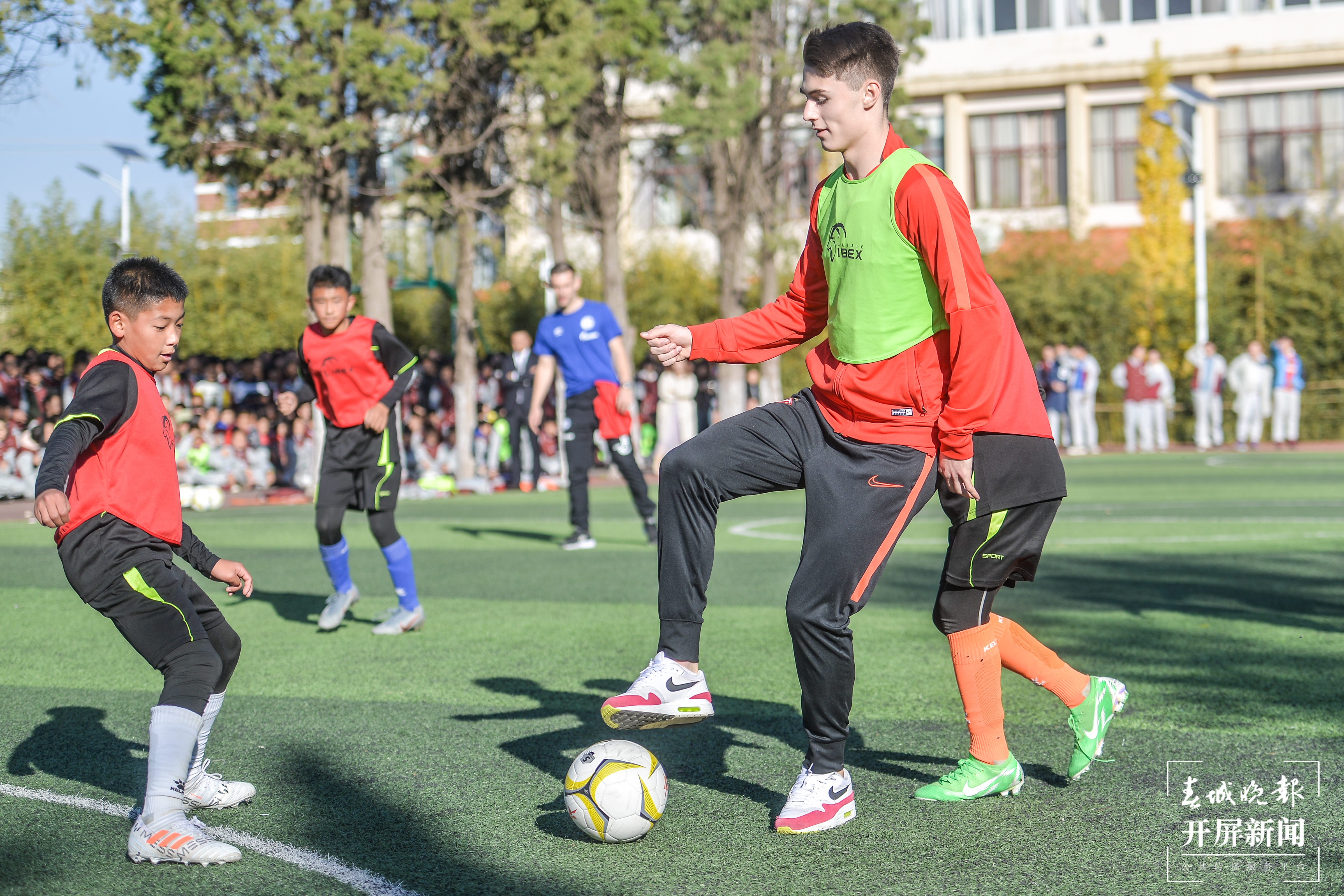 外教足球课.jpg