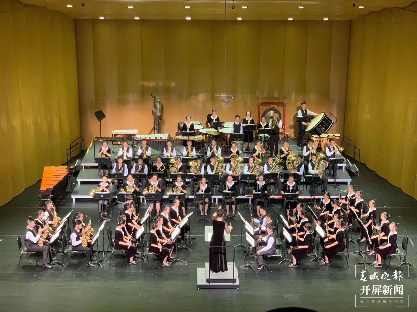 学校管乐团多次获得省市特等奖、一等奖，2019年管乐团作为云南省唯一的一支普通中学的管乐团代表云南省参加第六届全国中小学生艺术节展演获得二等奖。 (1).jpg