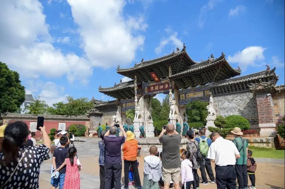 295万人次五一游红河,旅游收入19亿!建水、弥勒、蒙自游客最多…(无限红河公号图片)