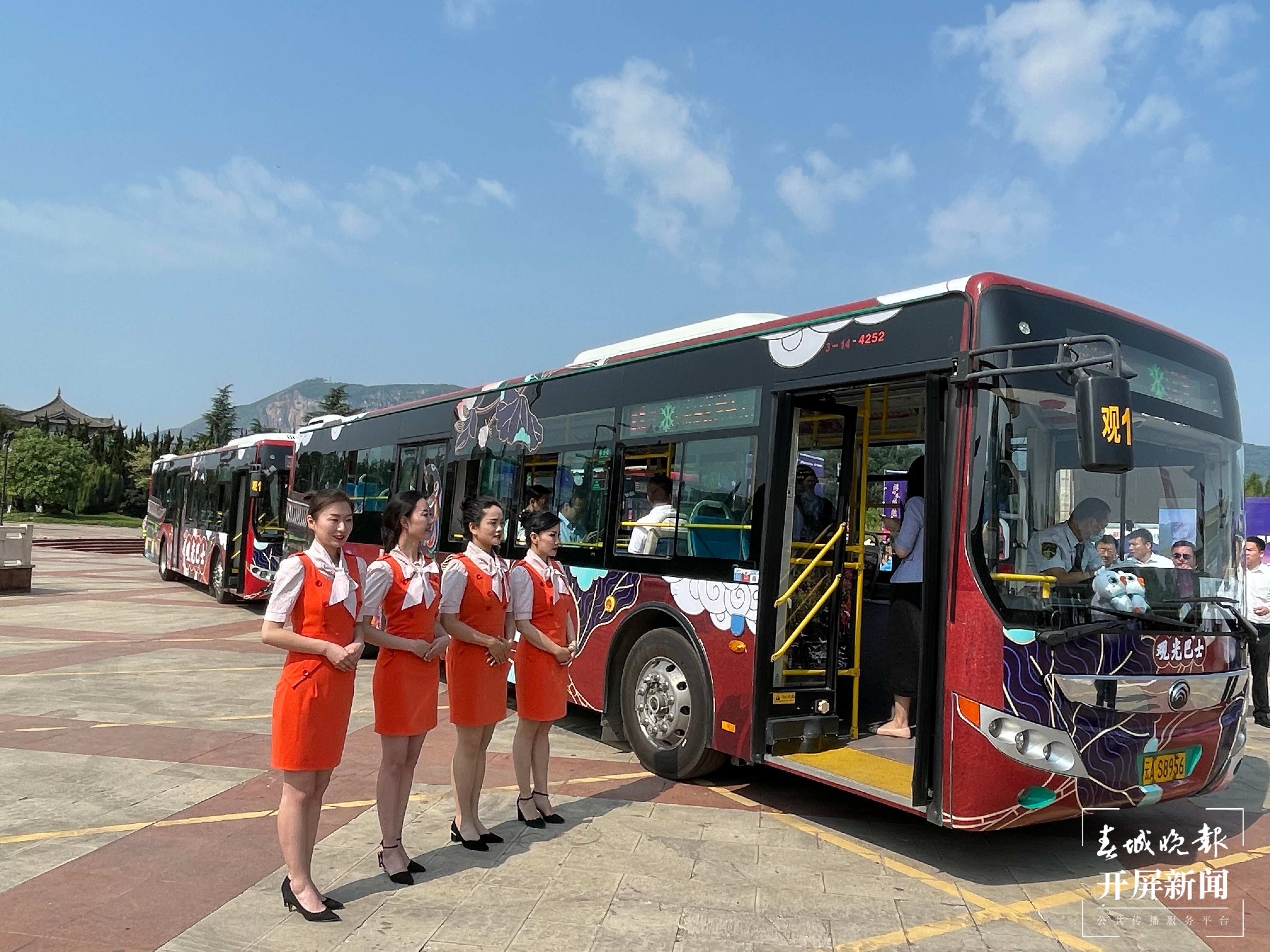 “五一”长假头3天免费，昆明公交“观光巴士一号线”开行 张田睿 摄 (5).jpeg