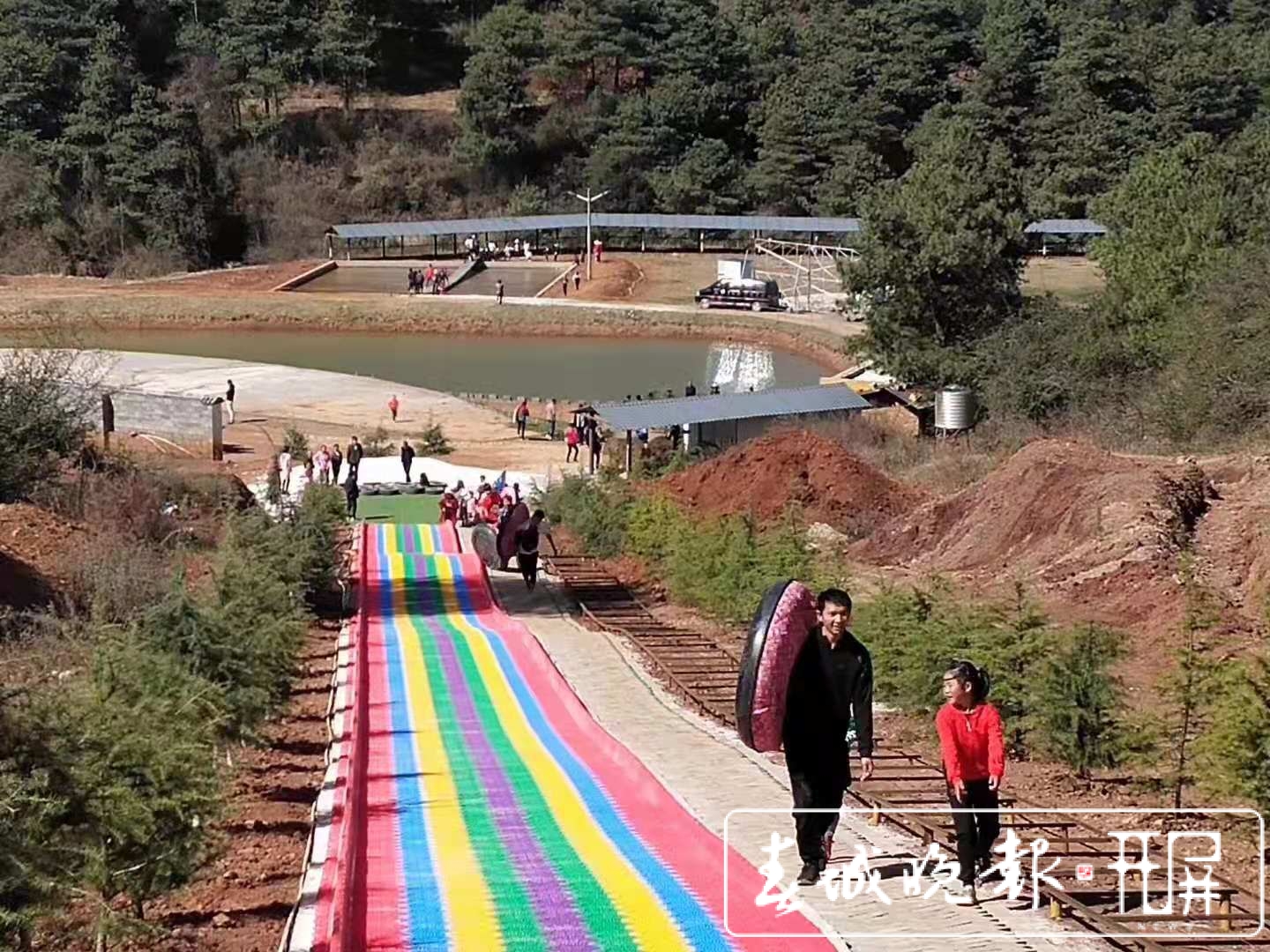 “五一” 假期曲靖市累计接待游客102万人次，实现旅游收入10.19亿元！（蒋琼波 摄影报道）