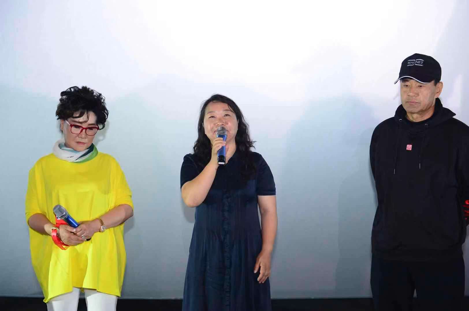 纪录片《九零后》首映礼在昆举行 导演.jpg