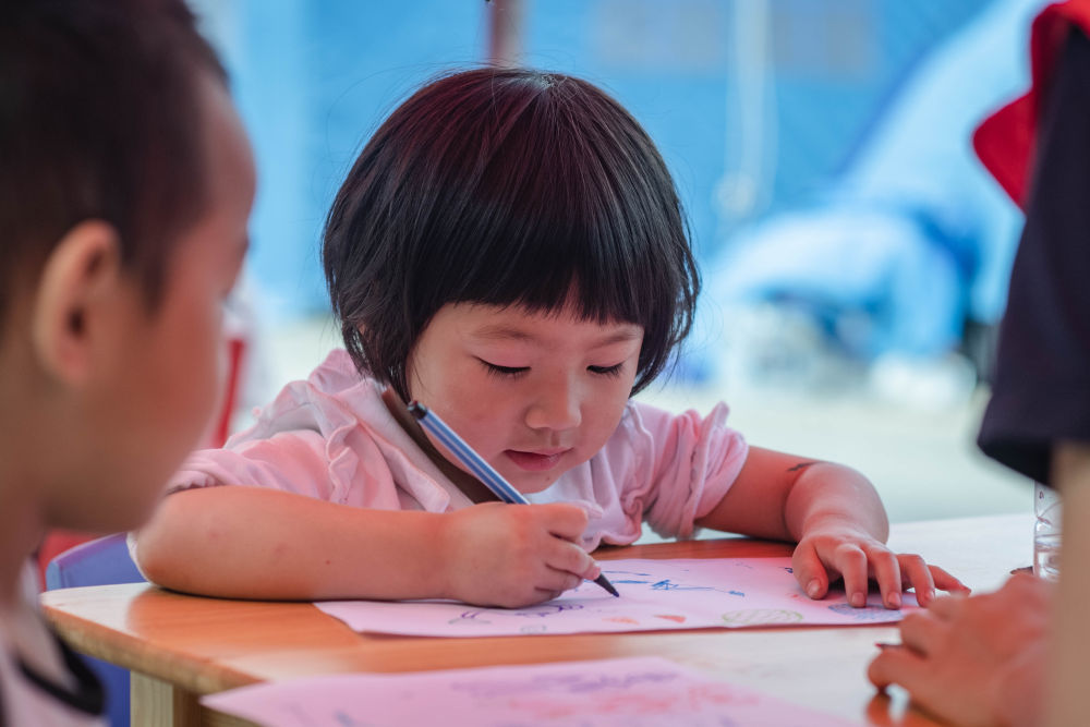 “在这里，喝水、吃饭都没问题”云南漾濞受灾群众安置见闻 图片来源于新华社