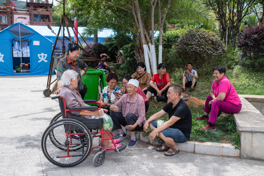 “在这里，喝水、吃饭都没问题”云南漾濞受灾群众安置见闻 图片来源于新华社