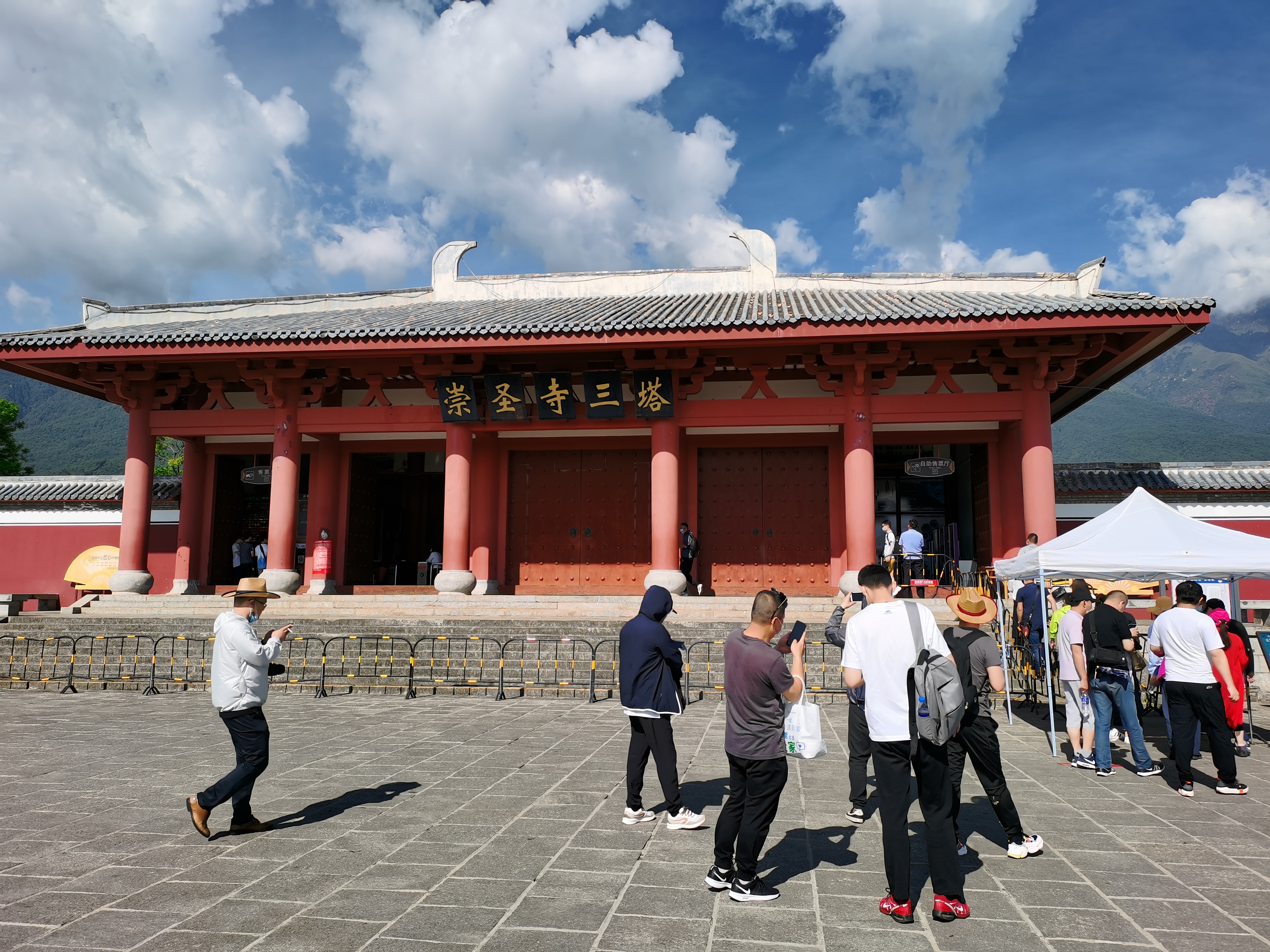 大理三塔景区：游客“放心游”（通讯员 马良敏 图）