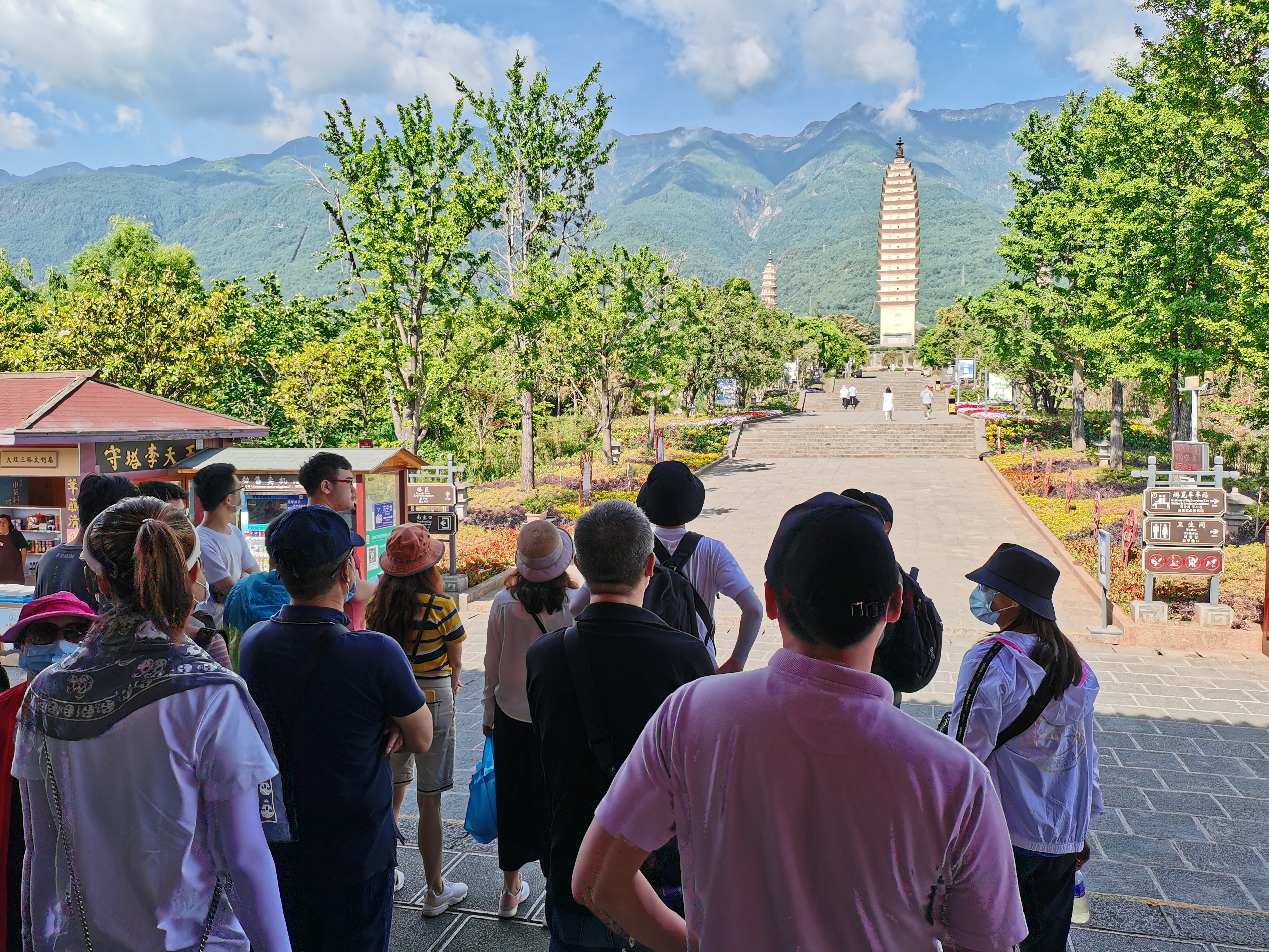大理三塔景区：游客“放心游”（通讯员 马良敏 图）