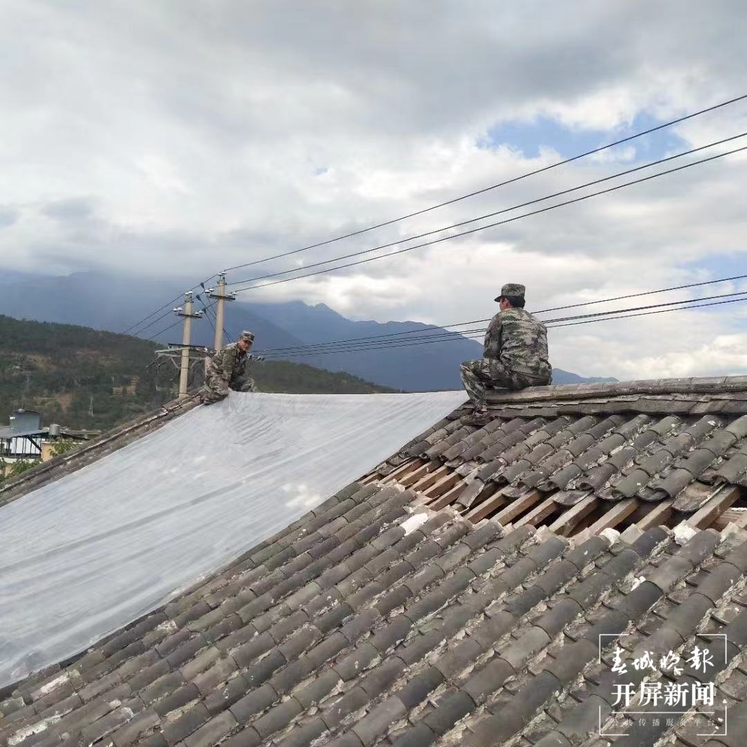 大理州多个县市组织民兵跨区支援漾濞救灾（春城晚报-开屏新闻记者 秦蒙琳 程权 通讯员 柯穴 摄）