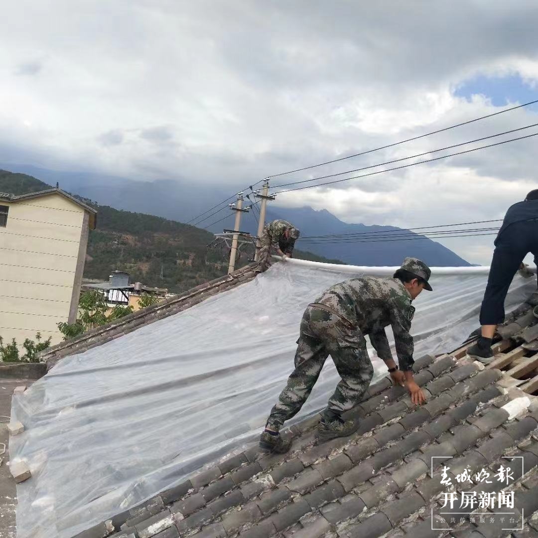 大理州多个县市组织民兵跨区支援漾濞救灾（春城晚报-开屏新闻记者 秦蒙琳 程权 通讯员 柯穴 摄）