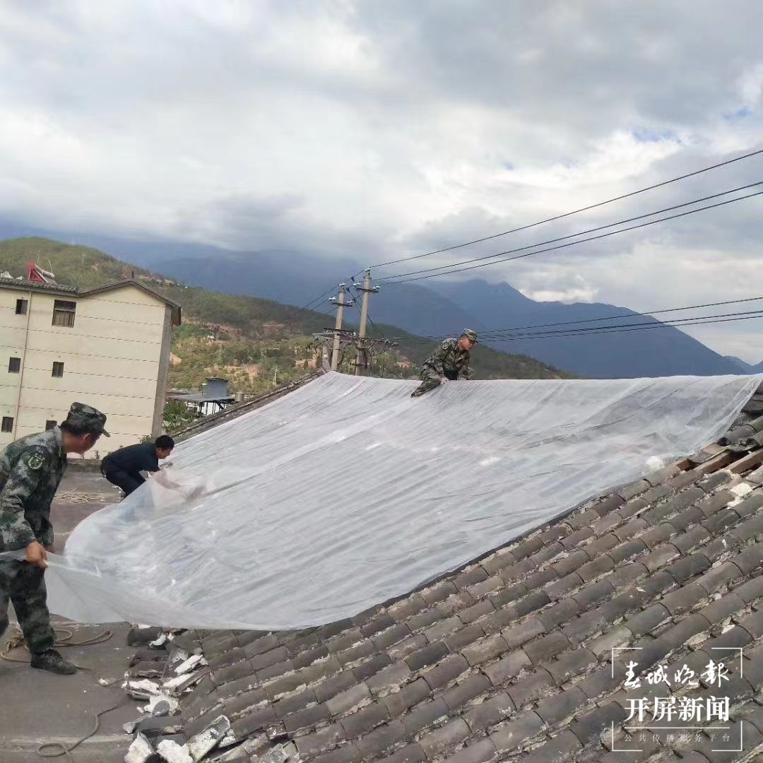 大理州多个县市组织民兵跨区支援漾濞救灾（春城晚报-开屏新闻记者 秦蒙琳 程权 通讯员 柯穴 摄）