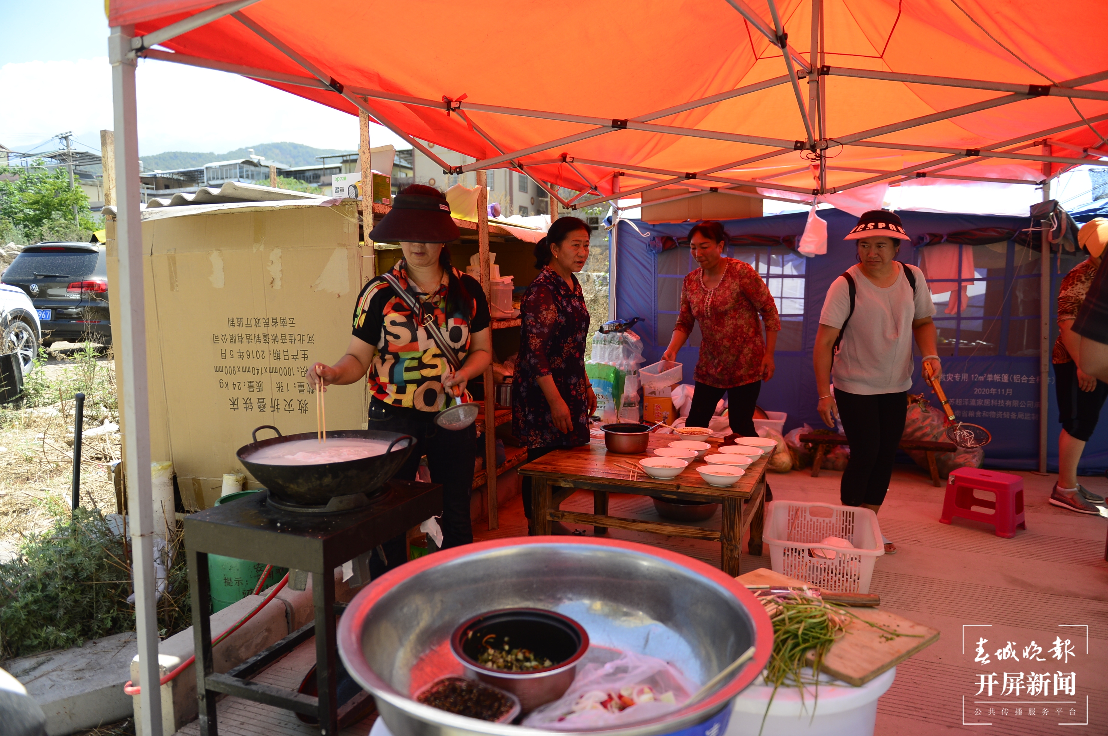 村民自发准备免费餐食，感恩救援人员 (1).jpg