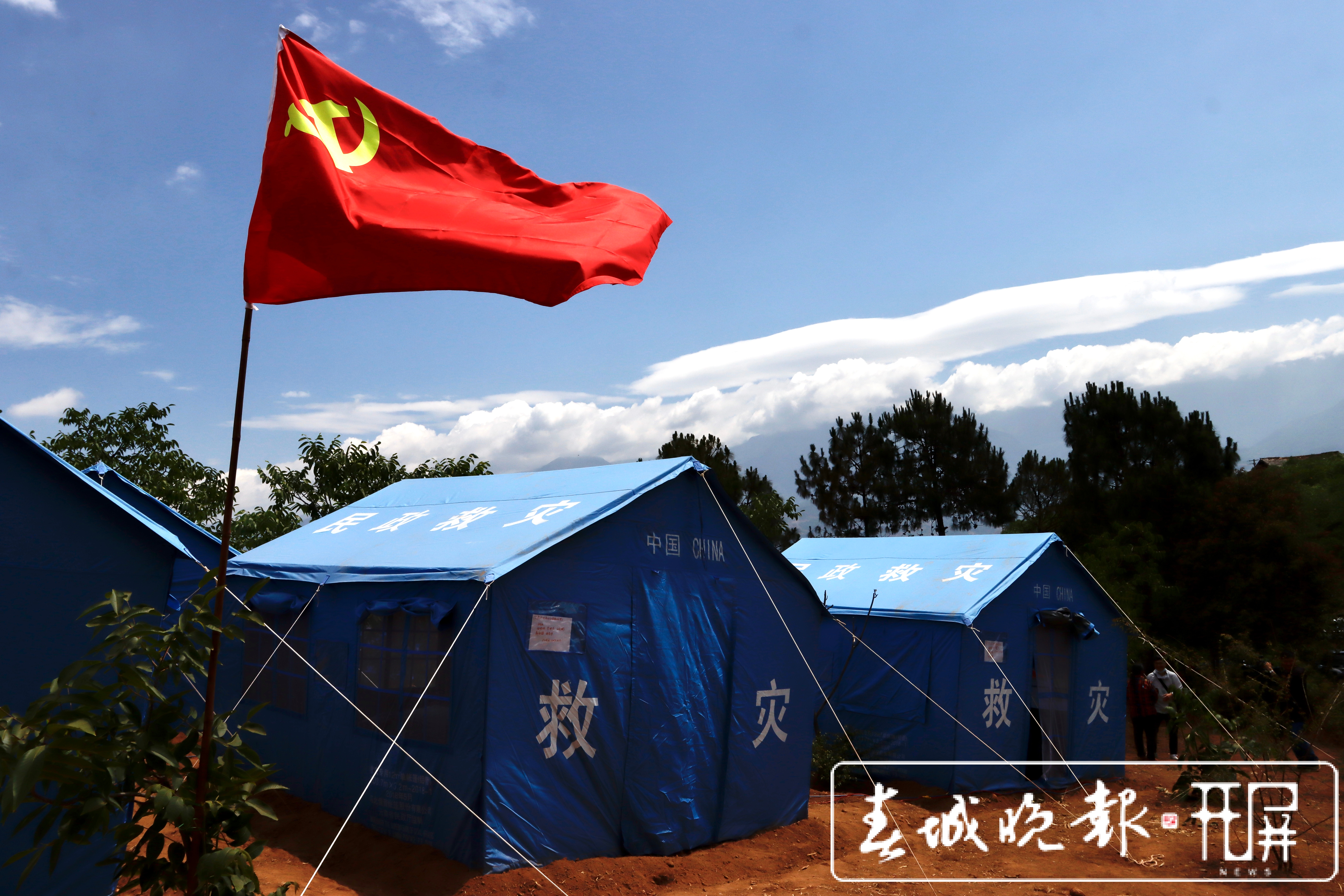 漾濞震区直击 | 父女俩安全转移一个村