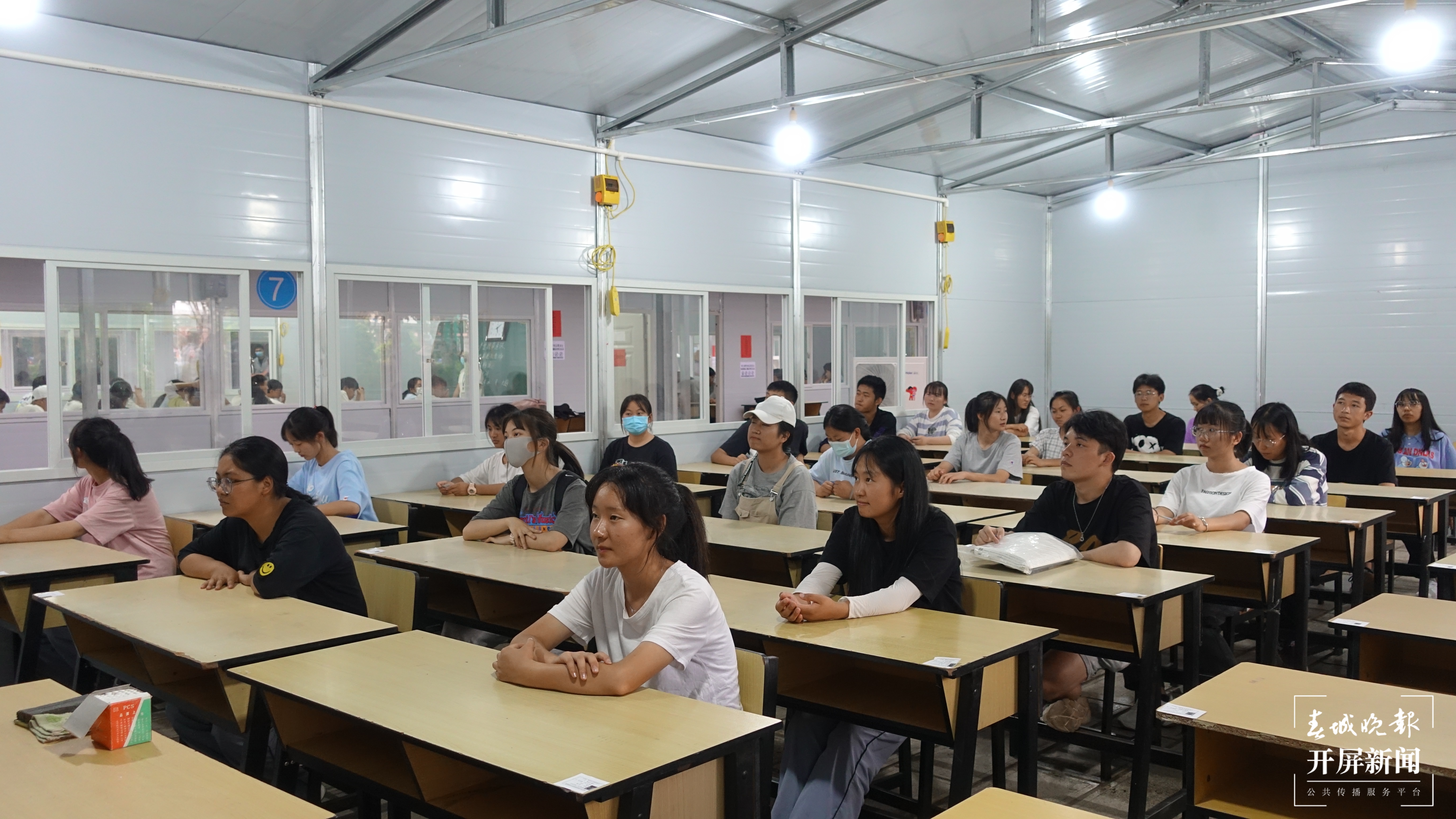 漾濞学子将在抗震板房中迎考 (6).jpg