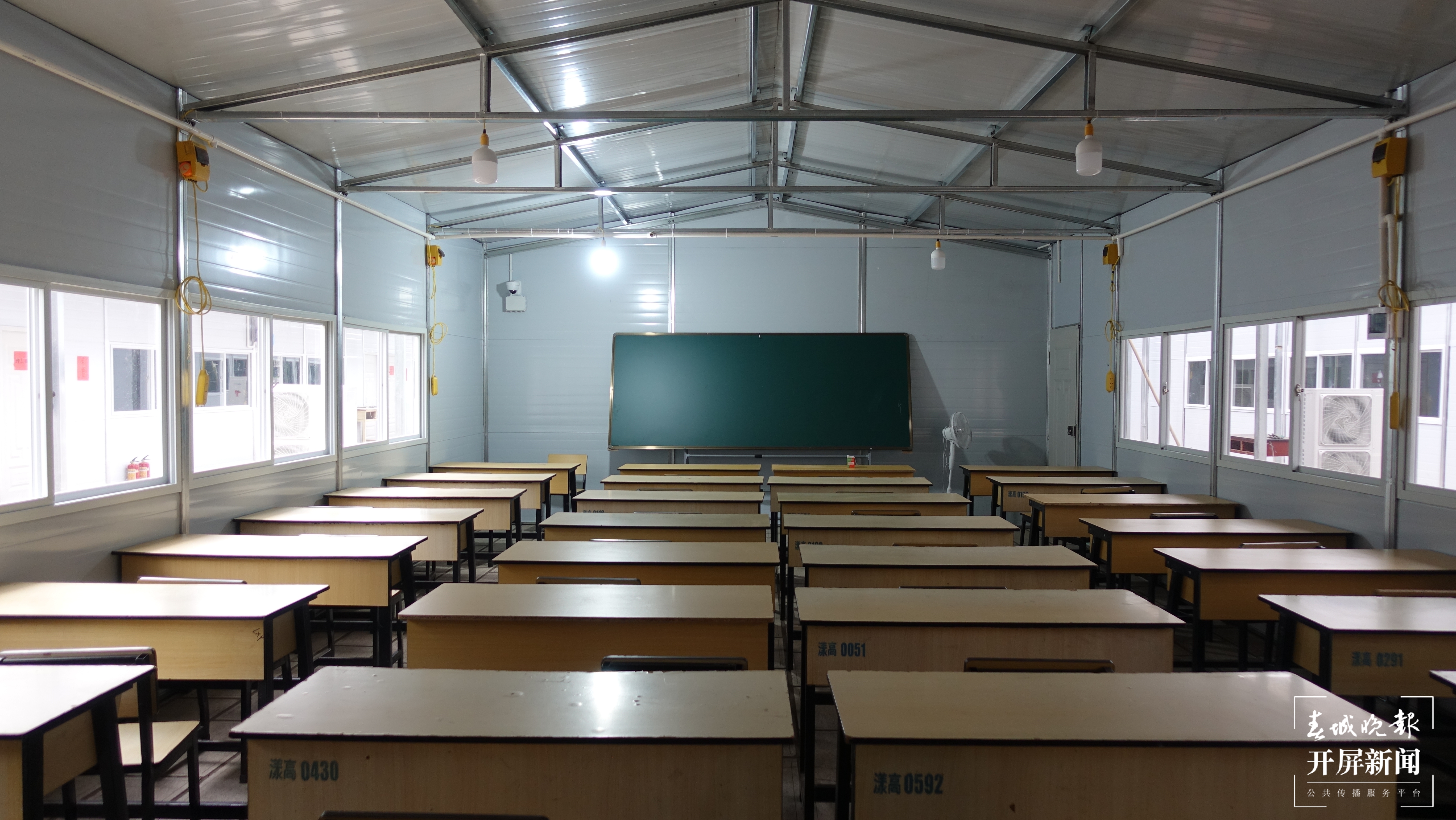 漾濞学子将在抗震板房中迎考 (4).jpg