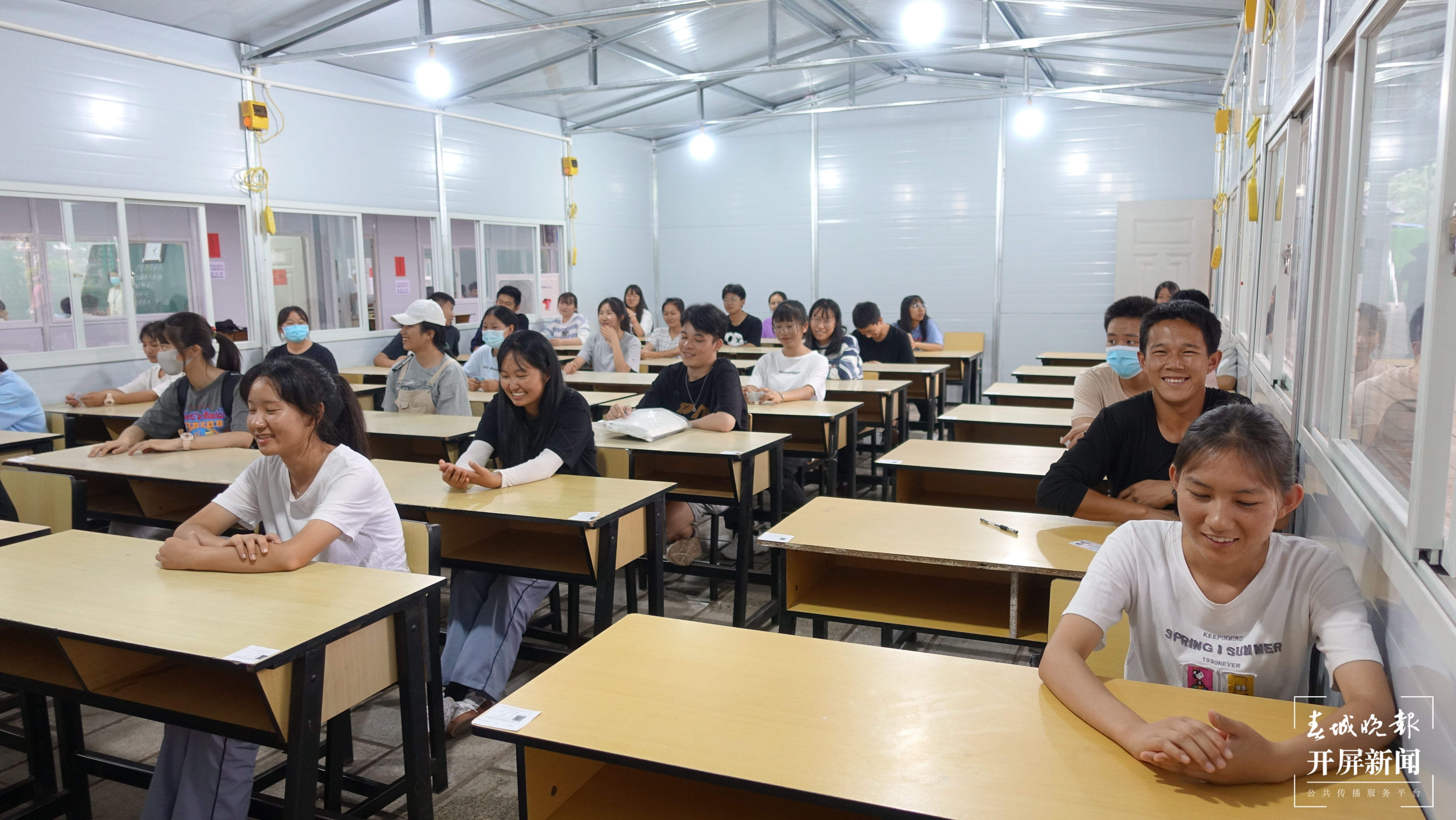 漾濞学子将在抗震板房中迎考 (3).jpg