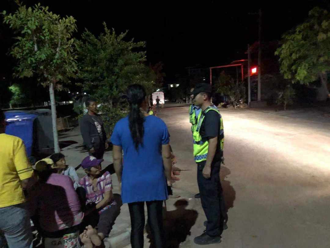 云南双柏地震：派出所民警迅速组织震中学生转移（图据人民日报）