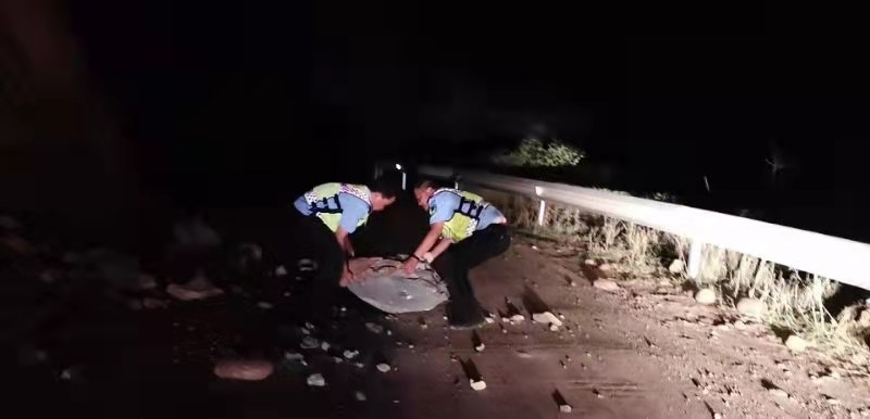 云南警方迅速投入抗震救灾