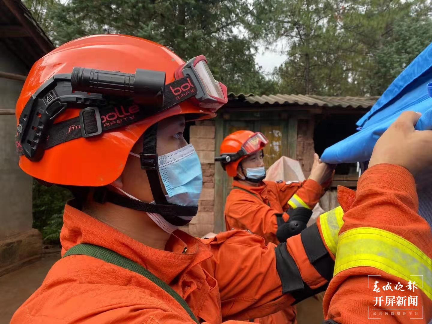 云南省森林消防总队兵分两路开展搜救和隐患排查（春城晚报-开屏新闻 杨质高摄影报道）