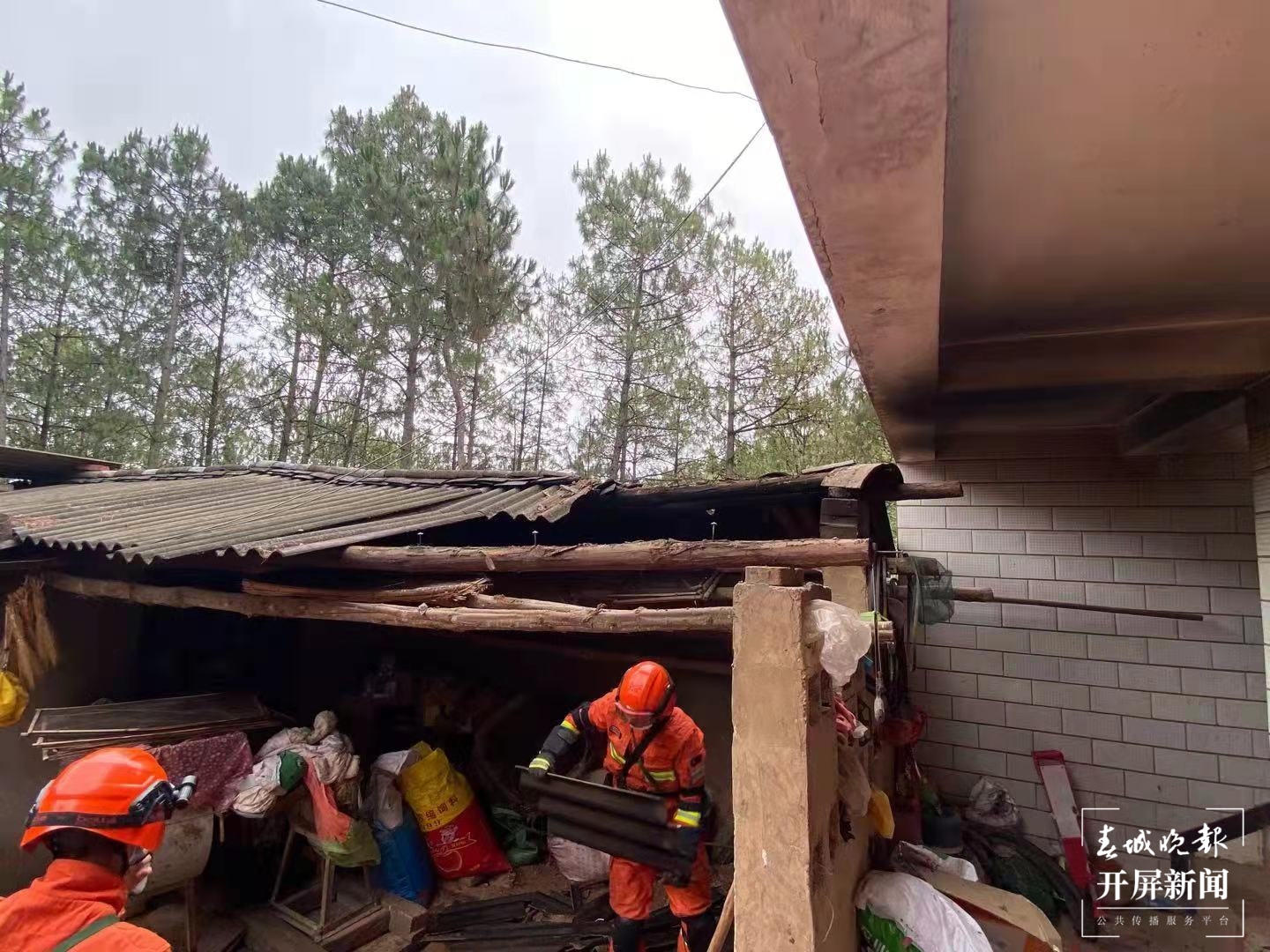 云南省森林消防总队兵分两路开展搜救和隐患排查（春城晚报-开屏新闻 杨质高摄影报道）