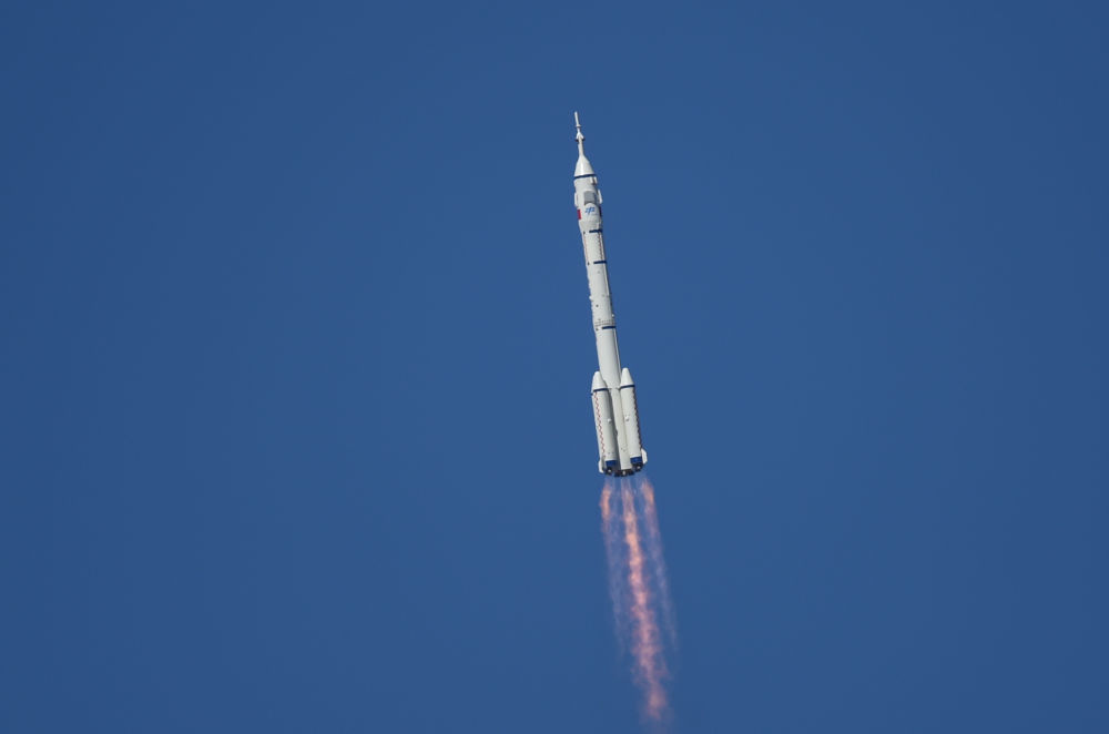 探索浩瀚宇宙 迈向航天强国——神舟十二号载人飞船飞天全景扫描