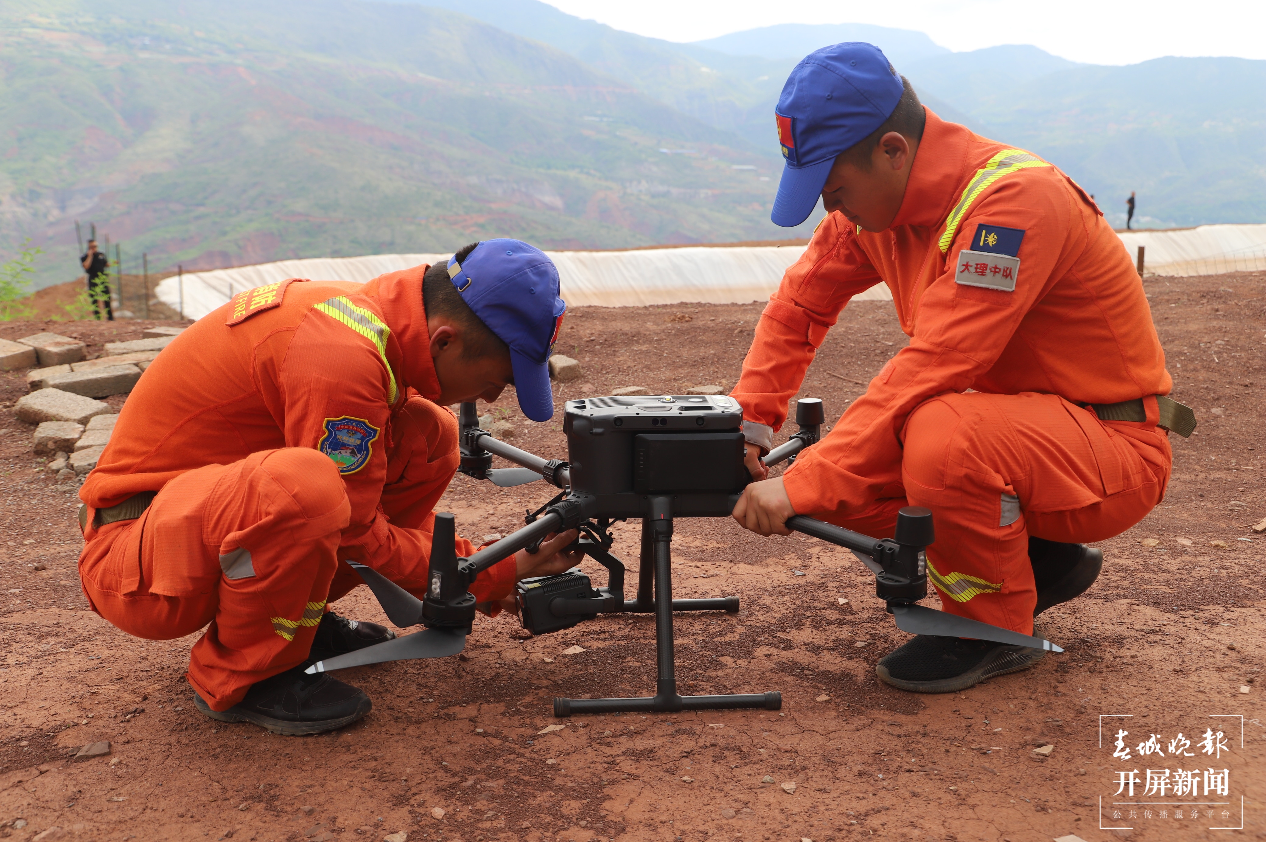 6月24日，象群总体继续向南移动 (6).JPG