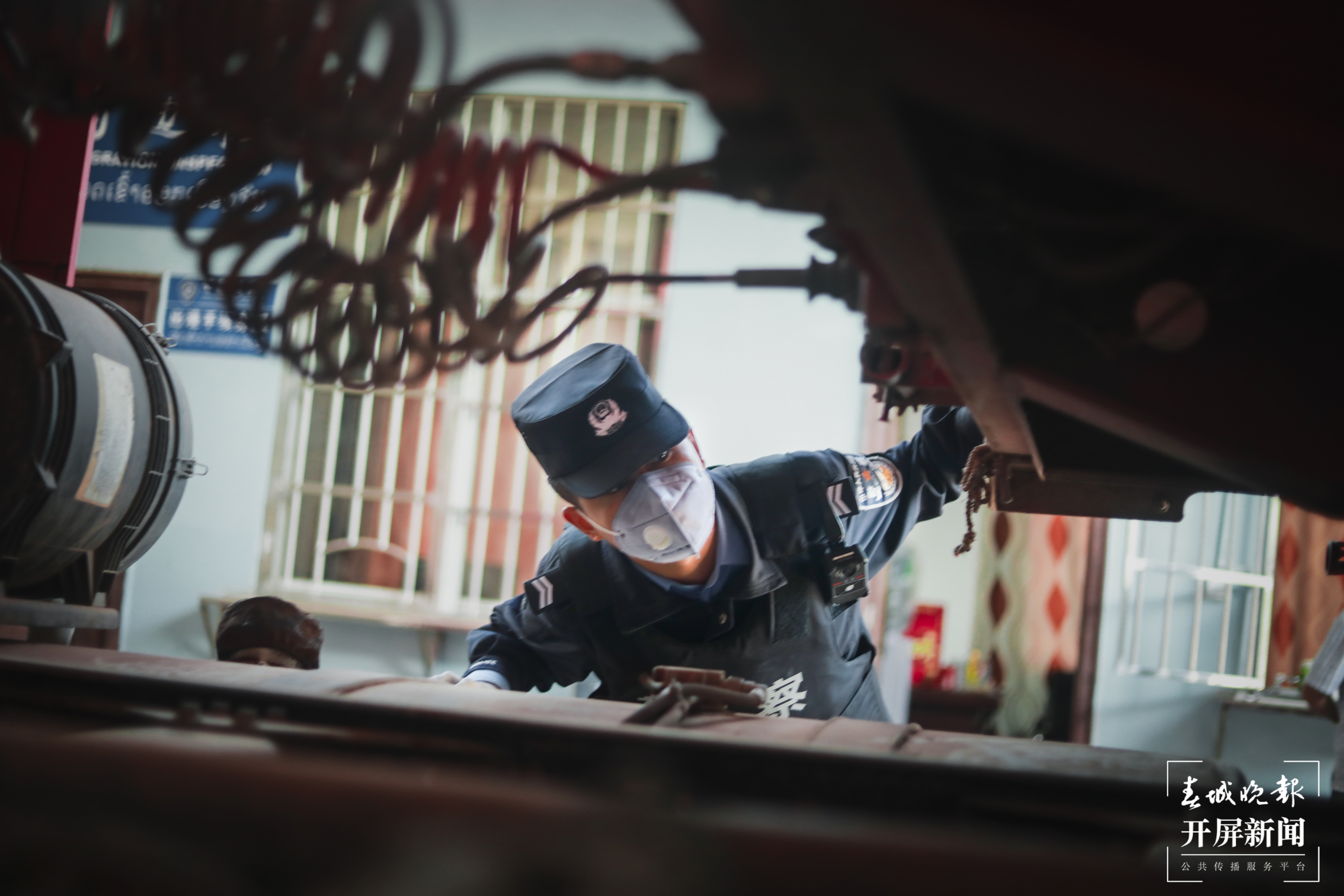 磨憨出入境边防检查站缴获各类毒品71.185公斤 (4).jpg