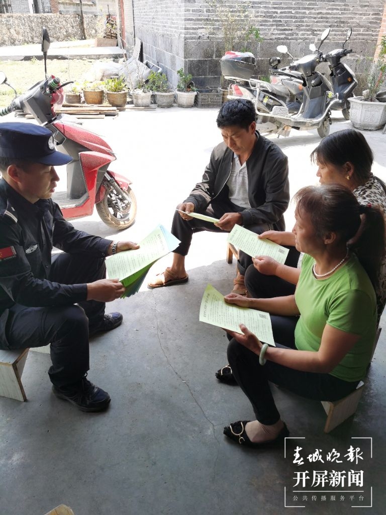 腾冲张家寨：从一个“吸毒村”变成“禁毒村”的10年蜕变  崔敏 通讯员 郑治敏 摄