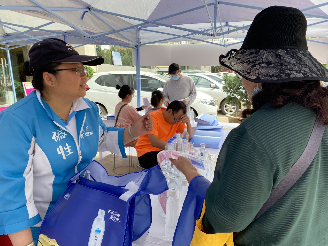 天外天碱性水持续免费送，报名延长至7月30日