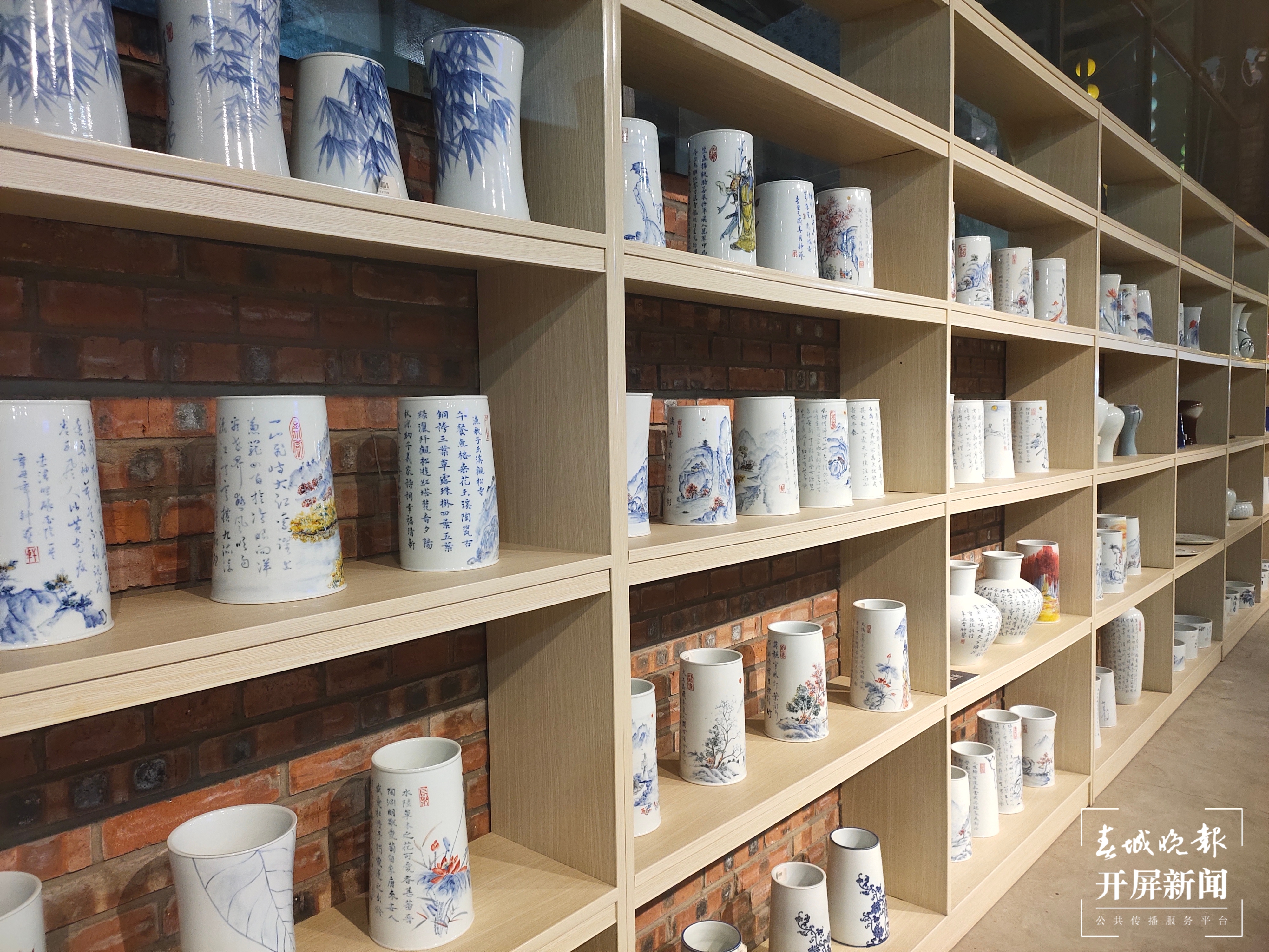 青花街夜经济繁荣，玉溪人夜晚有了好去处（开屏新闻记者 孙江荭摄影报道）