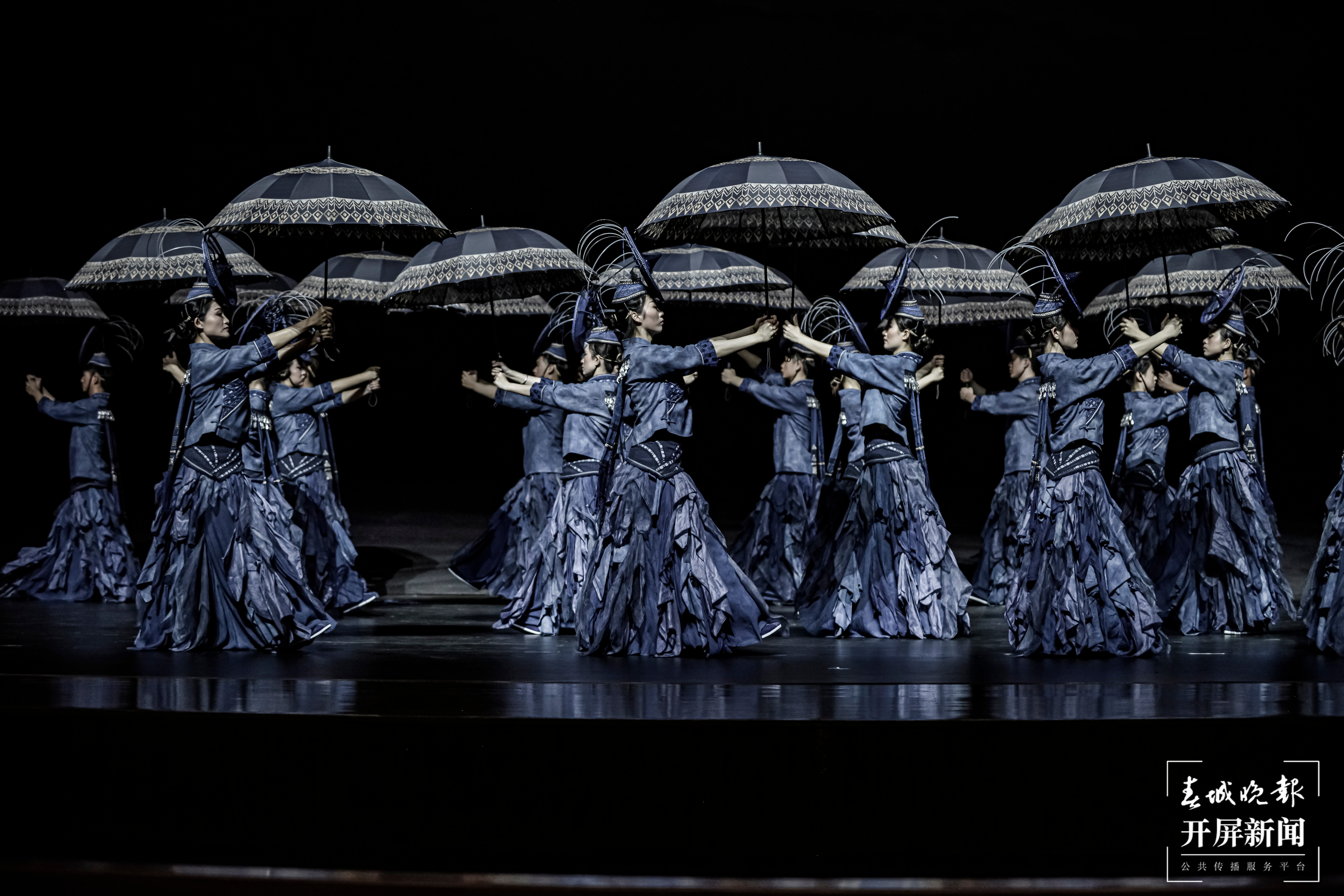 花灯剧《花腰飞虹》演出剧照 (2).JPG