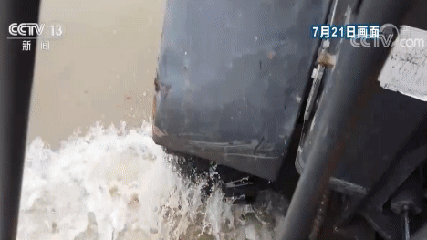 1各地区各部门全力投入防汛救灾工作 央视网.gif