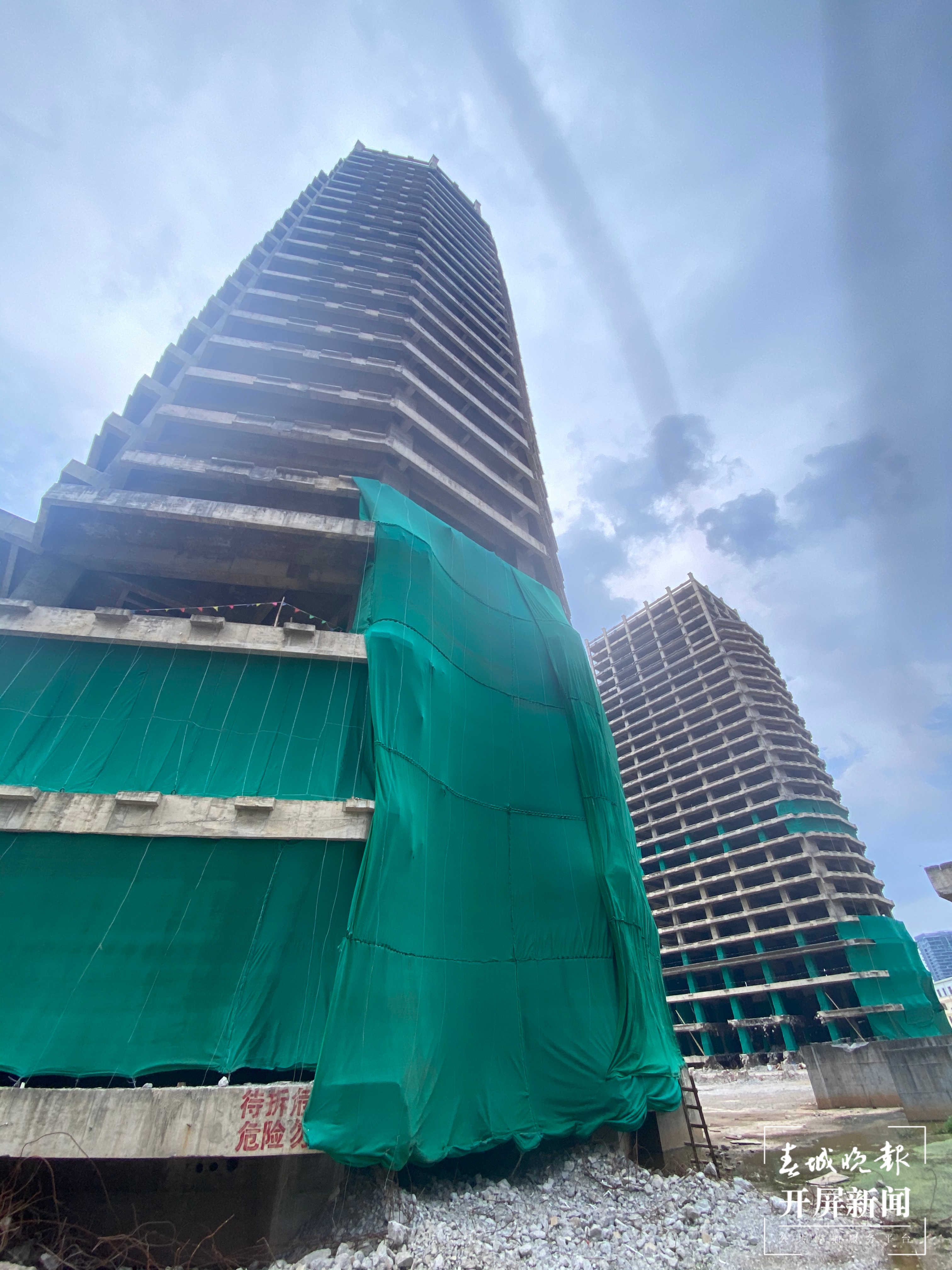 昆明丽阳星城15栋烂尾楼为何要爆破 王宇衡 周柯妤 摄