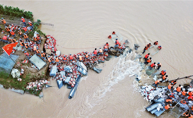 听党指挥 强军兴军 《求是》杂志4.jpg