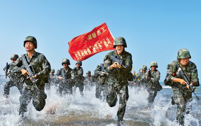 听党指挥 强军兴军 《求是》杂志3.jpg