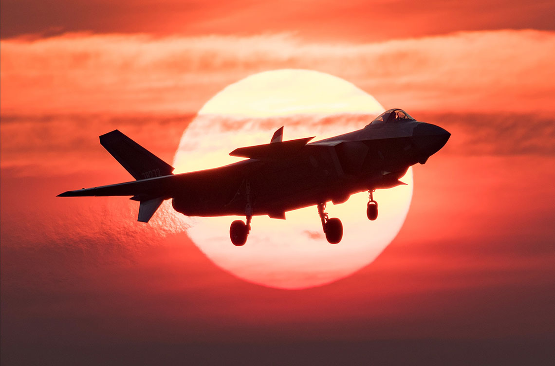 解放军报刊发解辛平文章：风展红旗起新航